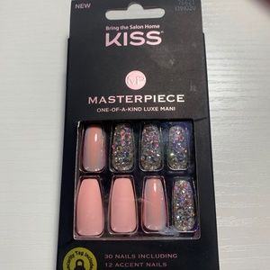 A kiss masterpiece luxe glue on nails